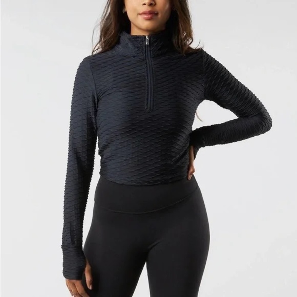 NWT BuffBunny Black Permafrost Active Pullover